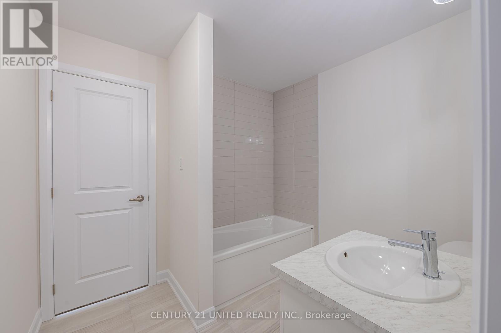 319 Mullighan Gardens, Peterborough North (North), Ontario  K9K 0H2 - Photo 15 - X12242211