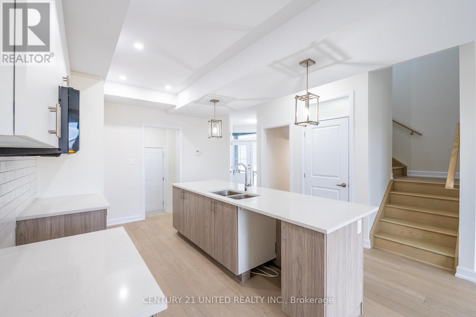 319 Mullighan Gardens, Peterborough North (North), Ontario  K9K 0H2 - Photo 3 - X12242211