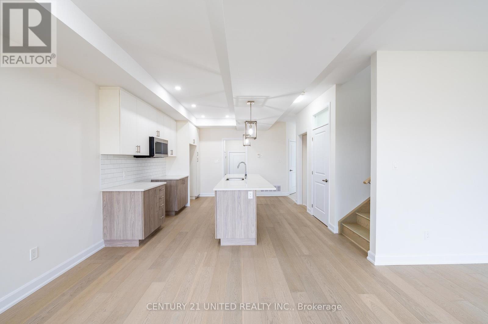 319 Mullighan Gardens, Peterborough North (North), Ontario  K9K 0H2 - Photo 8 - X12242211