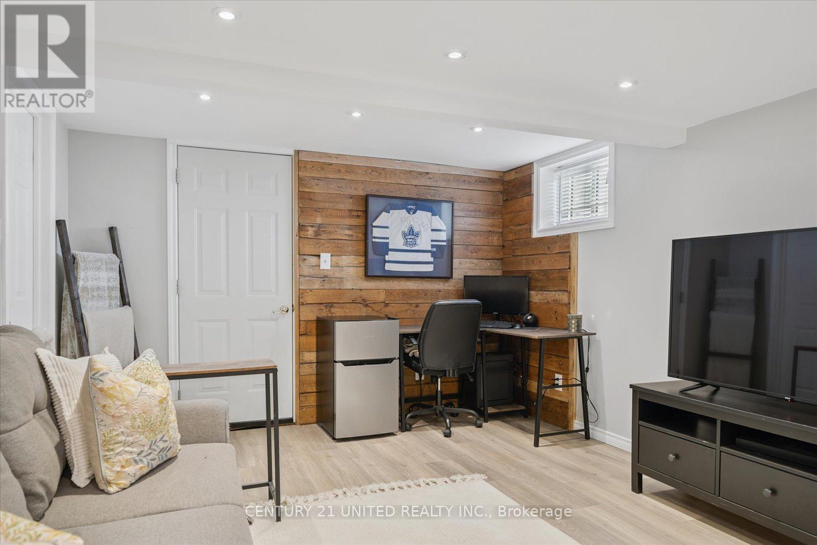 748 Brown Street, Peterborough Central (South), Ontario  K9J 4K8 - Photo 26 - X12242348