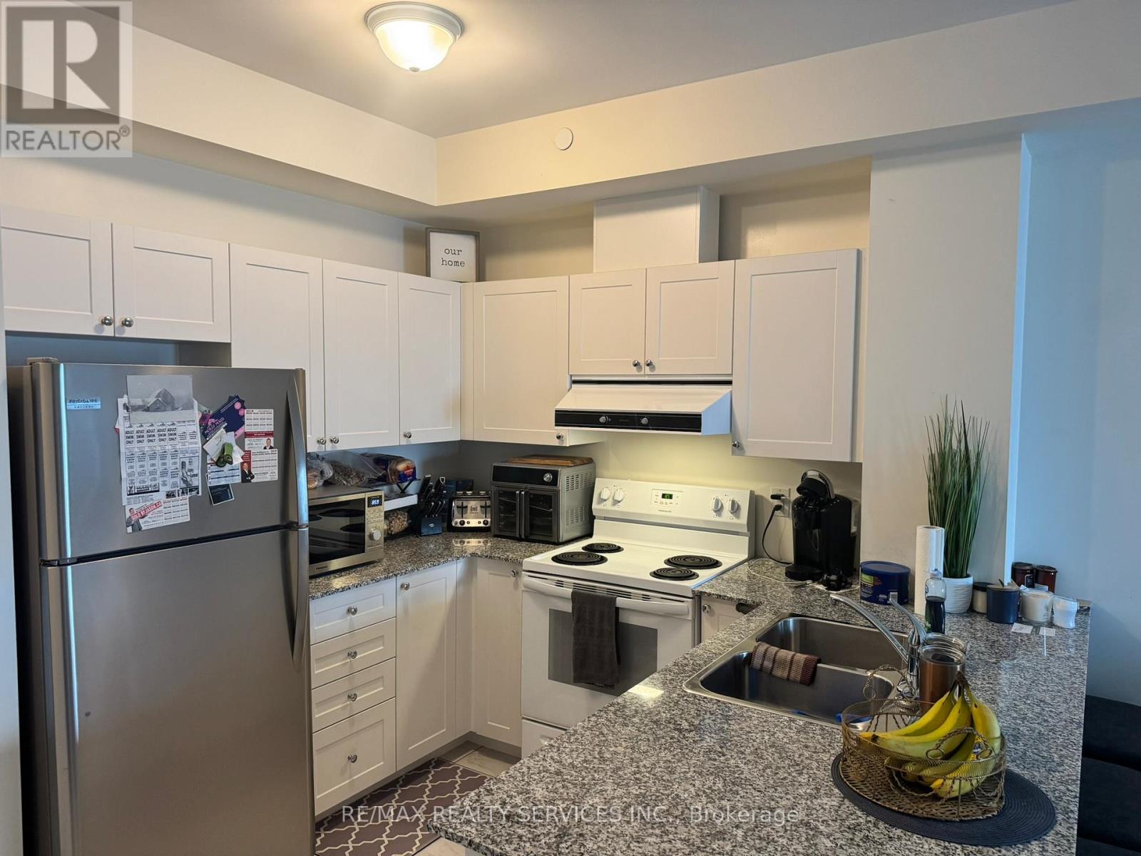 211 - 70 Shipway Avenue N, Clarington (Newcastle), Ontario  L1B 0V7 - Photo 3 - E12242391