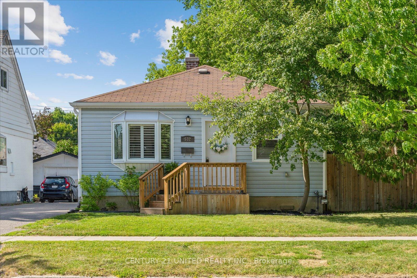 532 Hamilton Street, Peterborough South (West), Ontario  K9J 4C1 - Photo 3 - X12242419