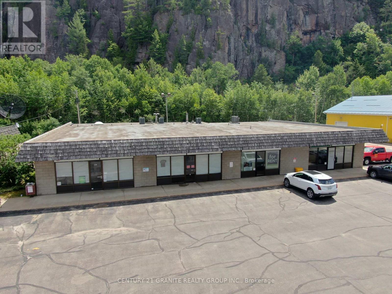 229 - 225-231 Hastings Street N, Bancroft (Bancroft Ward), Ontario  K0L 1C0 - Photo 2 - X12242437