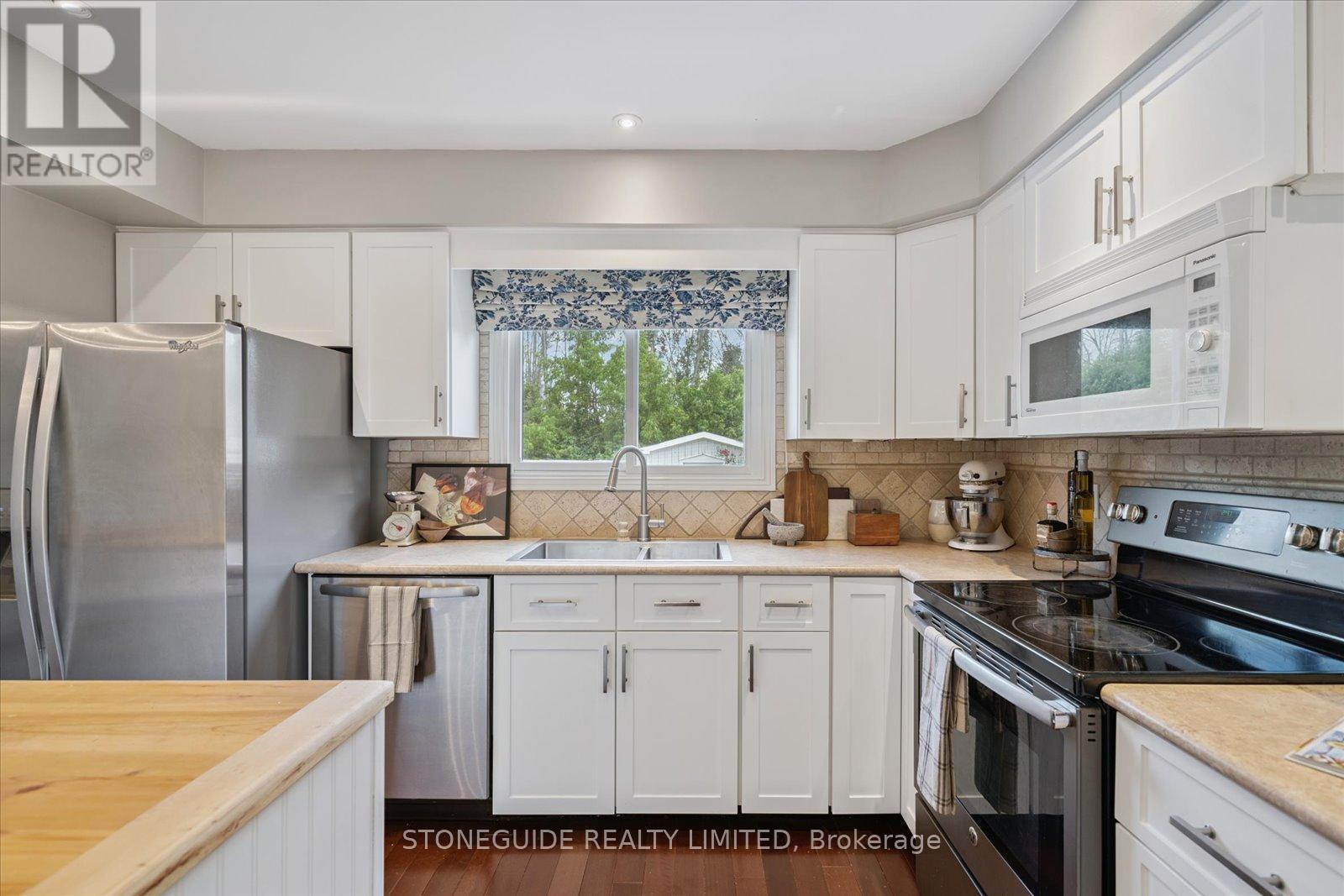 2541 Farmcrest Avenue, Peterborough East (South), Ontario  K9L 1R8 - Photo 10 - X12243587
