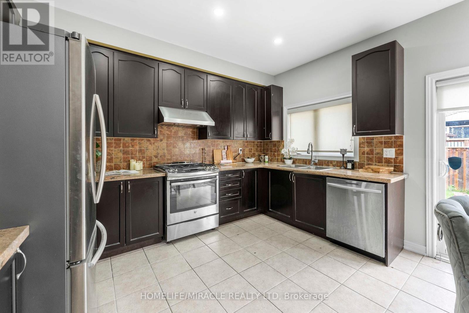 54 Truax Street, Kawartha Lakes (Lindsay), Ontario  K9V 0E3 - Photo 18 - X12244074