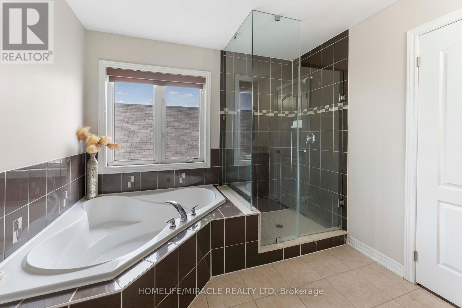 54 Truax Street, Kawartha Lakes (Lindsay), Ontario  K9V 0E3 - Photo 34 - X12244074