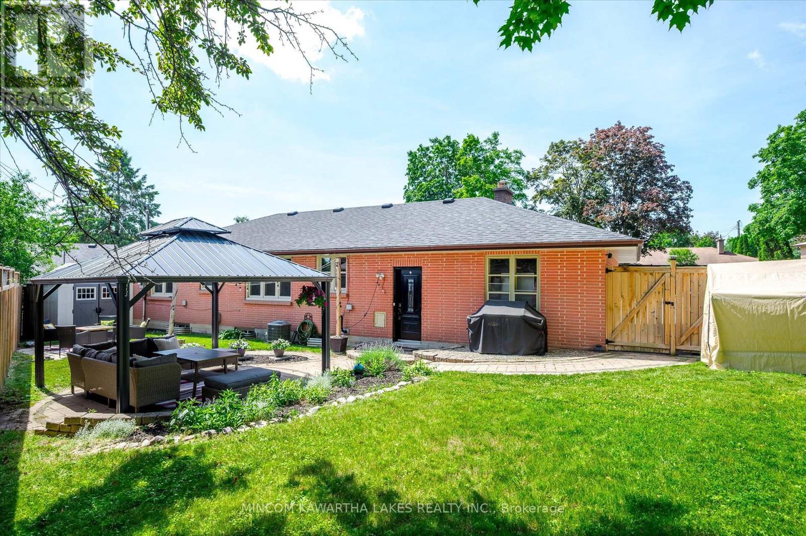676 Victory Crescent, Peterborough Central (Old West End), Ontario  K9J 4T3 - Photo 46 - X12244563