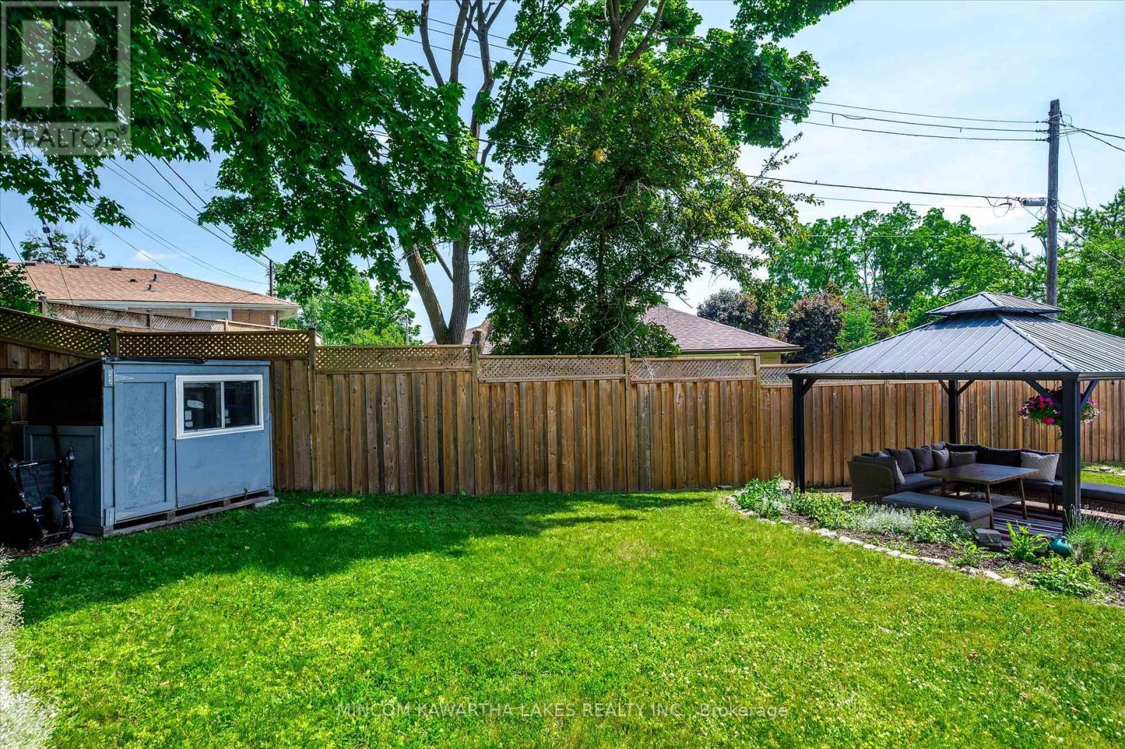 676 Victory Crescent, Peterborough Central (Old West End), Ontario  K9J 4T3 - Photo 47 - X12244563