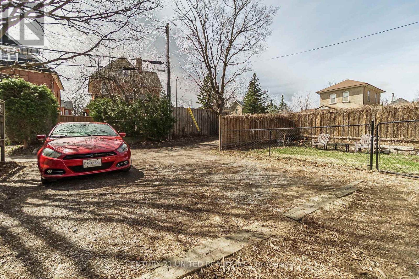 319 Elias Avenue, Peterborough Central (Old West End), Ontario  K9J 5G8 - Photo 14 - X12244863