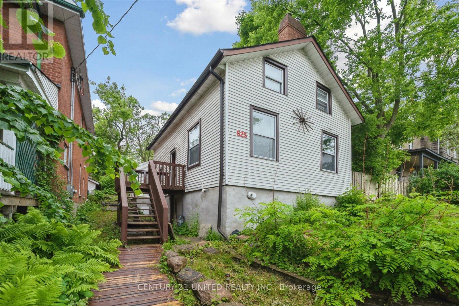 625 Aylmer Street N, Peterborough Central (North), Ontario  K9H 3X2 - Photo 1 - X12244993