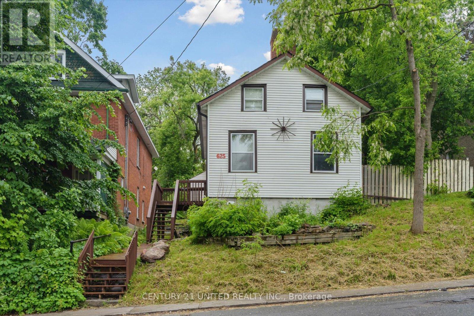625 Aylmer Street N, Peterborough Central (North), Ontario  K9H 3X2 - Photo 3 - X12244993