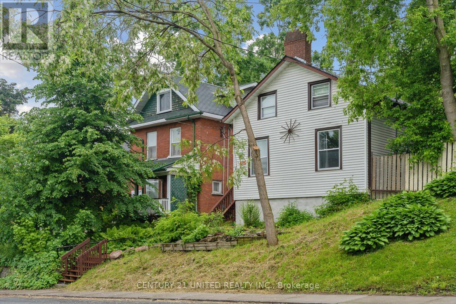 625 Aylmer Street N, Peterborough Central (North), Ontario  K9H 3X2 - Photo 4 - X12244993