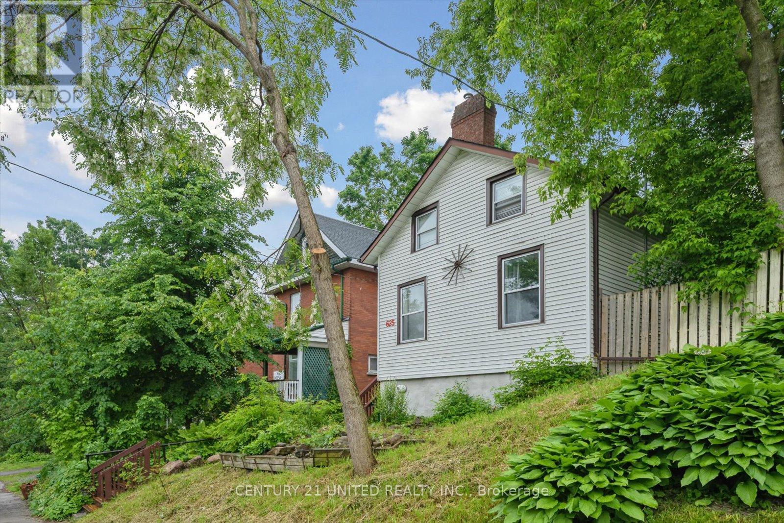625 Aylmer Street N, Peterborough Central (North), Ontario  K9H 3X2 - Photo 5 - X12244993