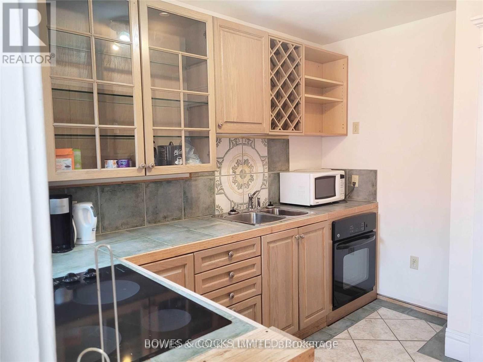 317 Reid Street, Peterborough Central (North), Ontario  K9J 3R2 - Photo 10 - X12245346