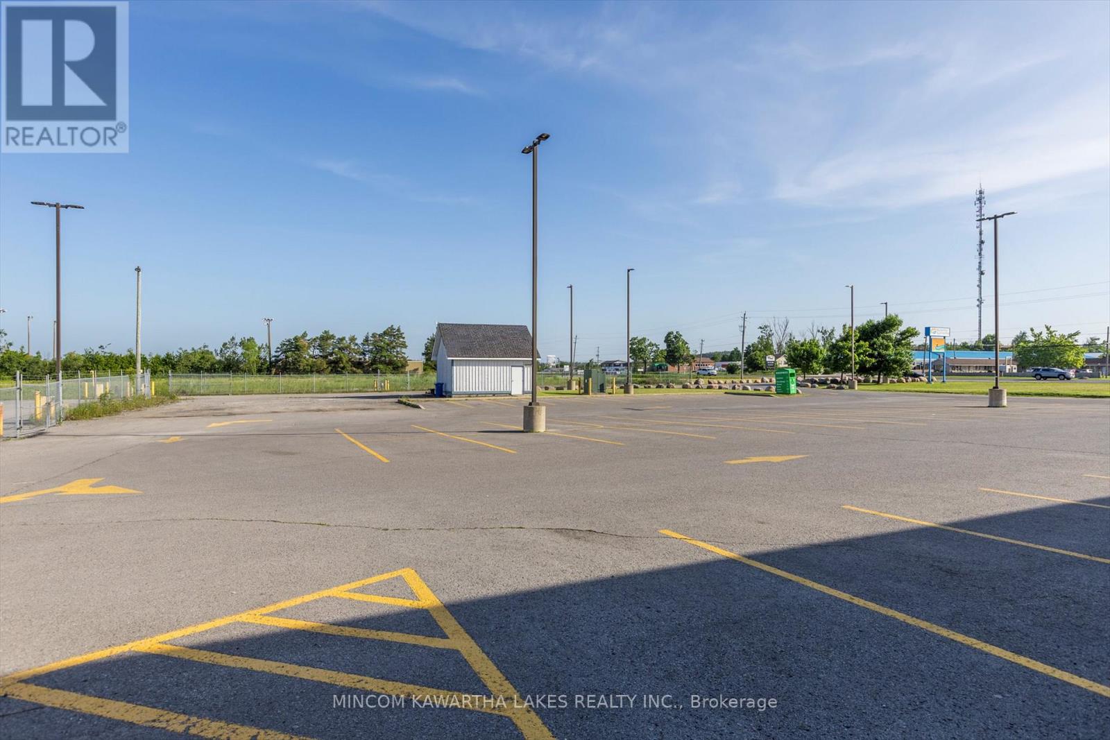 1575 Chemong Road, Selwyn, Ontario  K9J 6X2 - Photo 9 - X12245365