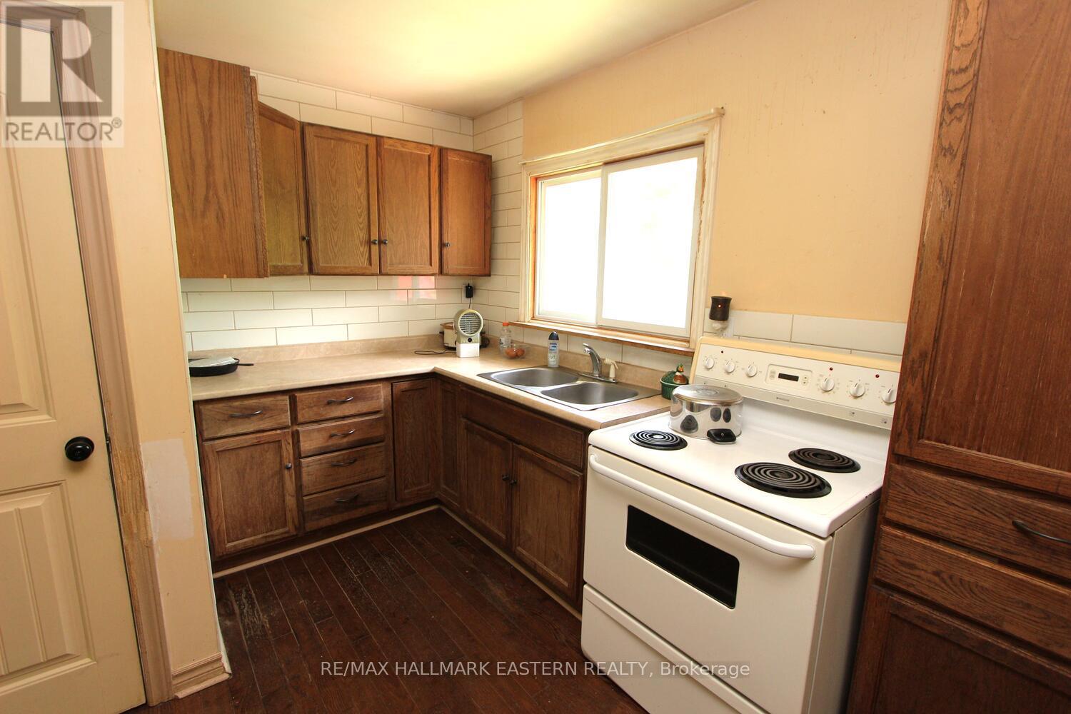 1076 County Road 40, Douro-Dummer, Ontario  K0L 2V0 - Photo 14 - X12245394