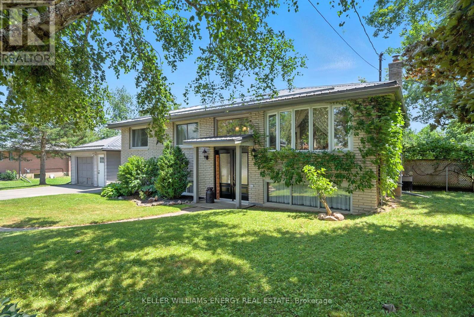 685 Young Street, Selwyn, Ontario  K9J 6X2 - Photo 1 - X12246273