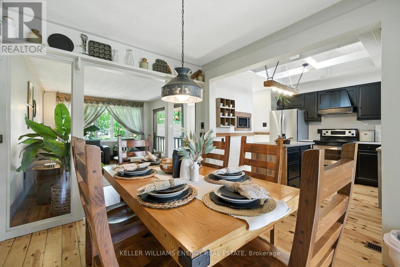 685 Young Street, Selwyn, Ontario  K9J 6X2 - Photo 4 - X12246273
