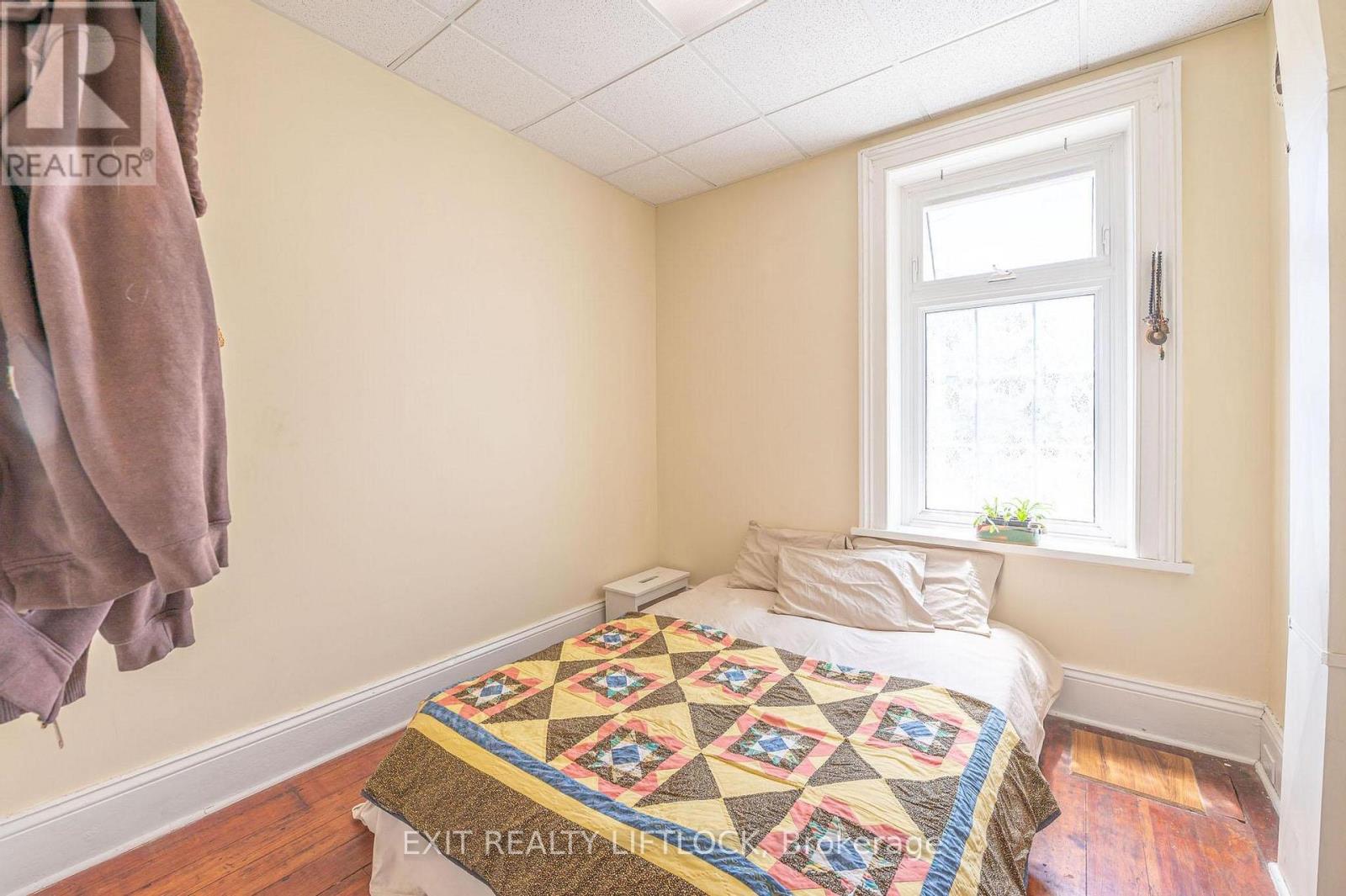 352 Mark Street, Peterborough East (Central), Ontario  K9H 1V7 - Photo 5 - X12246541
