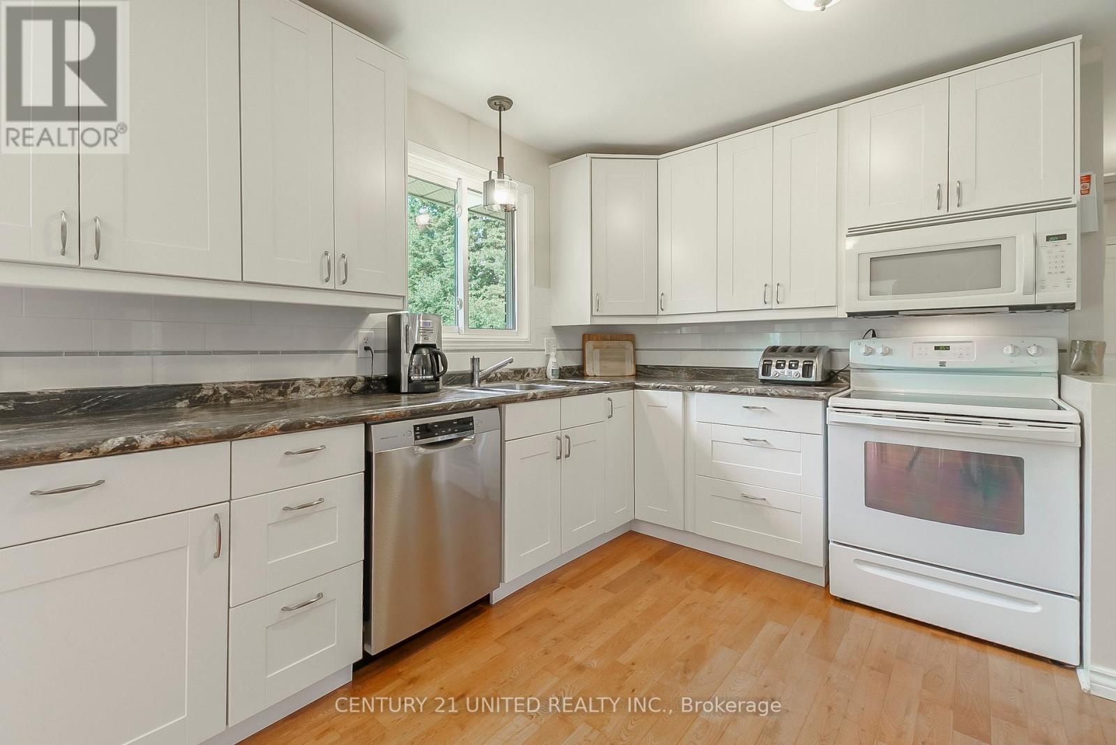 696 Skyline Road, Selwyn, Ontario  K0L 1T0 - Photo 10 - X12246591