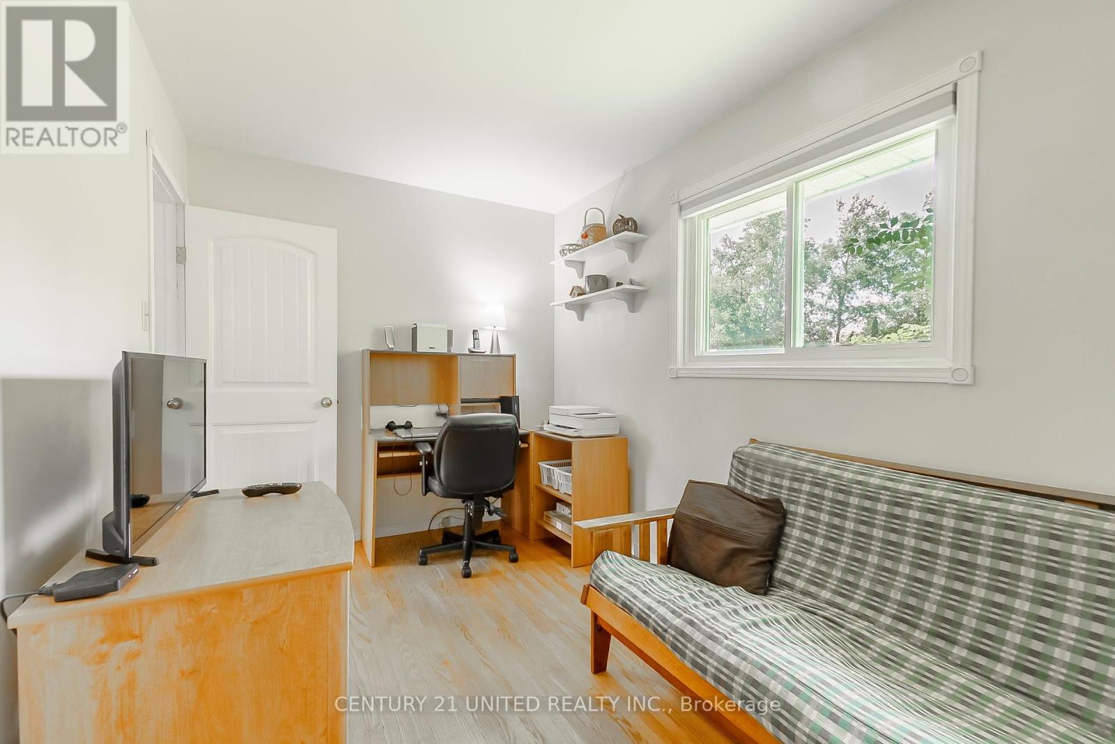 696 Skyline Road, Selwyn, Ontario  K0L 1T0 - Photo 14 - X12246591