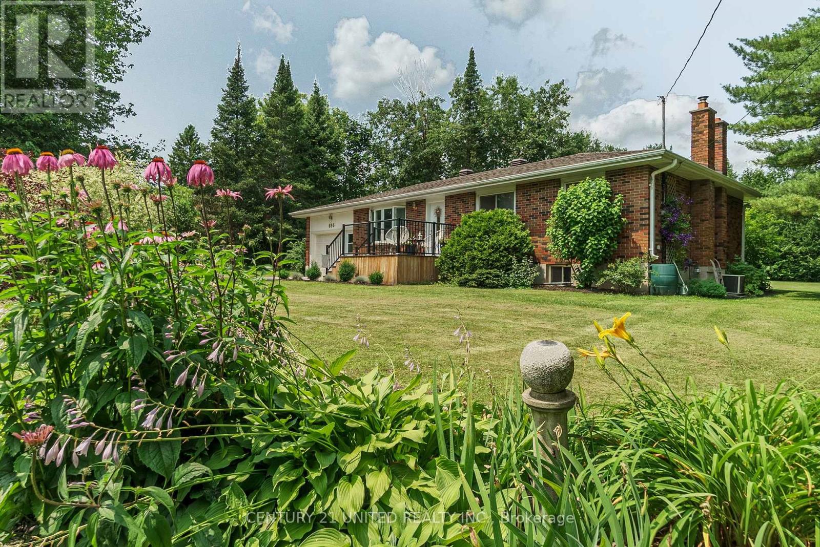 696 Skyline Road, Selwyn, Ontario  K0L 1T0 - Photo 2 - X12246591