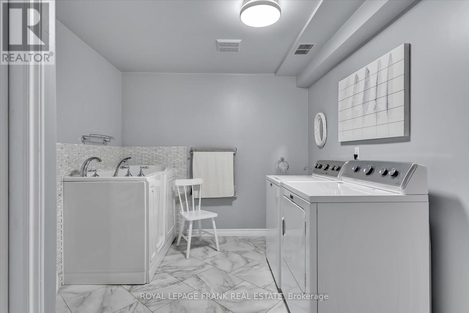 1083 Danita Boulevard, Peterborough West (North), Ontario  K9J 7K7 - Photo 34 - X12246688