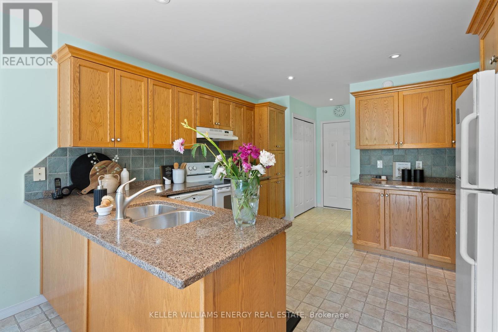 5 Fortye Gate, Peterborough West (South), Ontario  K9K 2E7 - Photo 17 - X12247010