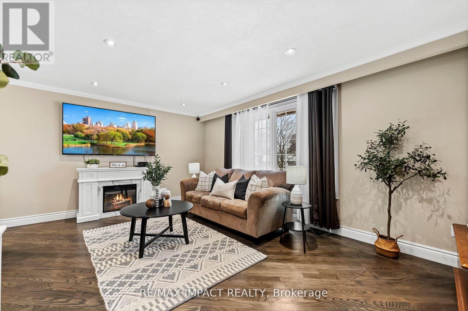 1158 Weller Street, Peterborough West (North), Ontario  K9J 7M8 - Photo 4 - X12246821