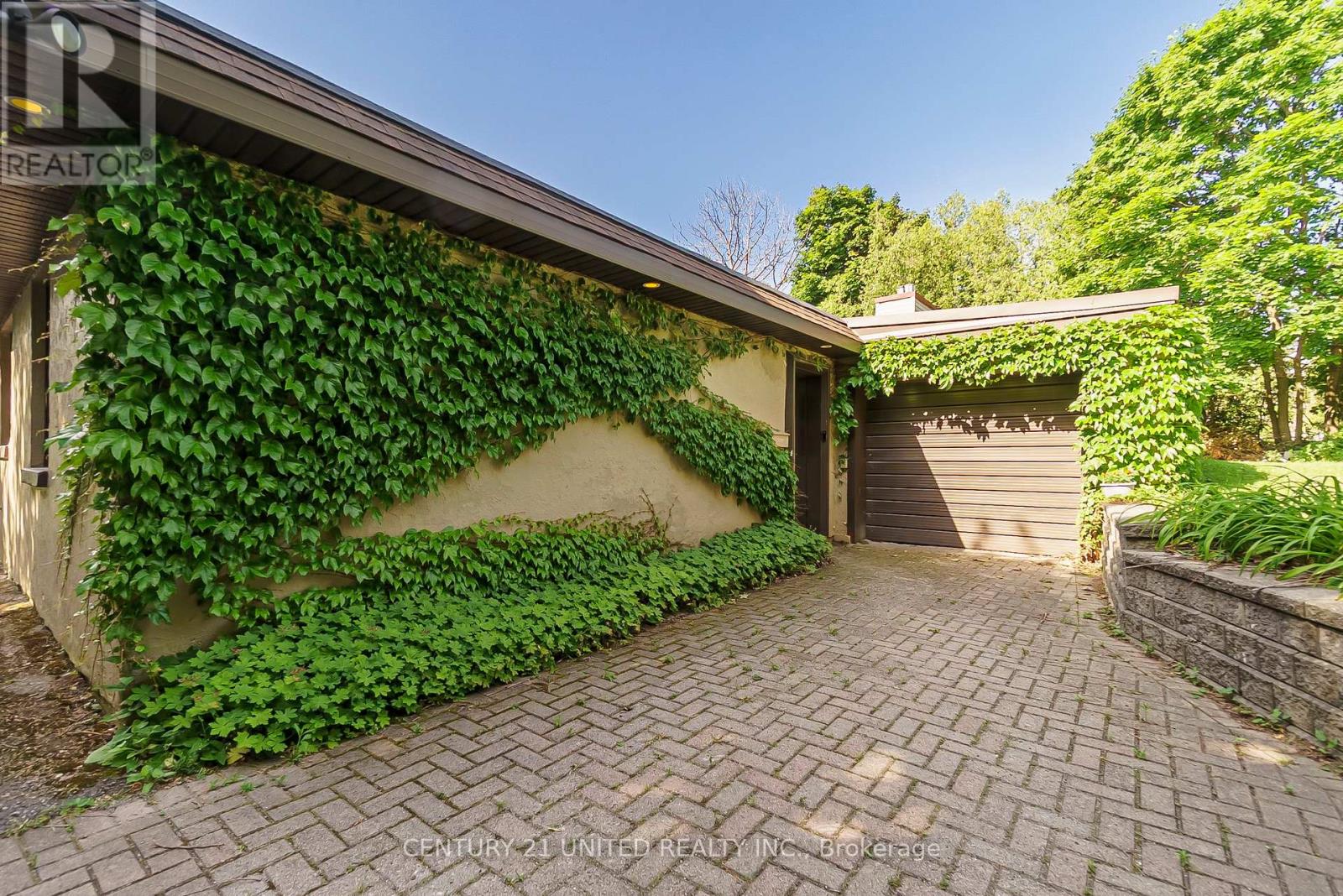 44 Moorecraig Road, Peterborough West (North), Ontario  K9J 6V7 - Photo 2 - X12247036