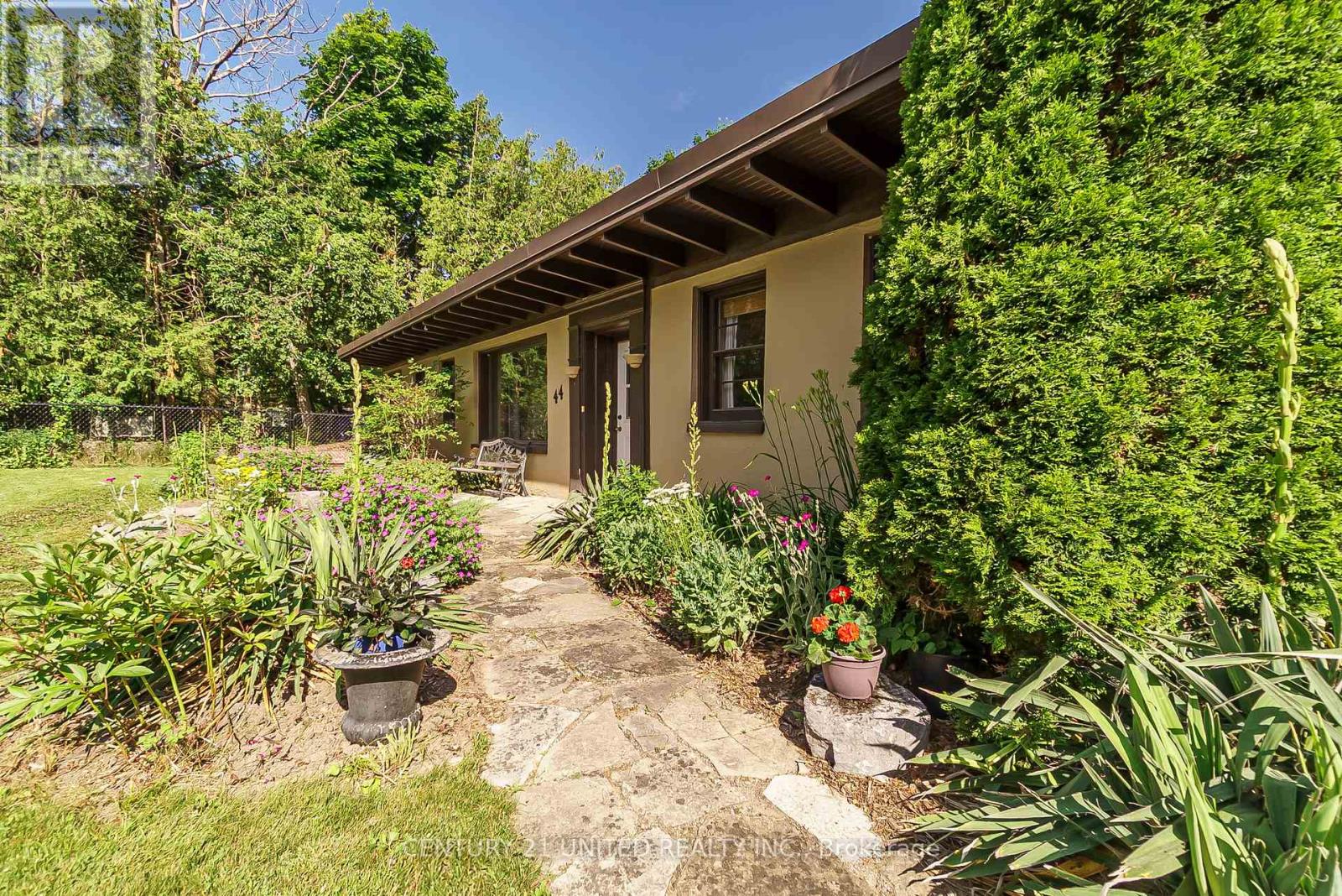 44 Moorecraig Road, Peterborough West (North), Ontario  K9J 6V7 - Photo 4 - X12247036