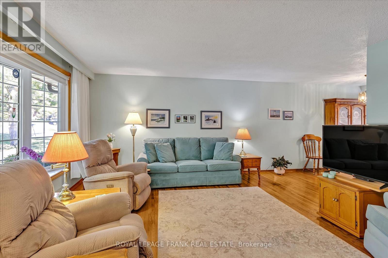 110 Greenhill Drive, Peterborough West (Central), Ontario  K9J 6E4 - Photo 7 - X12247291
