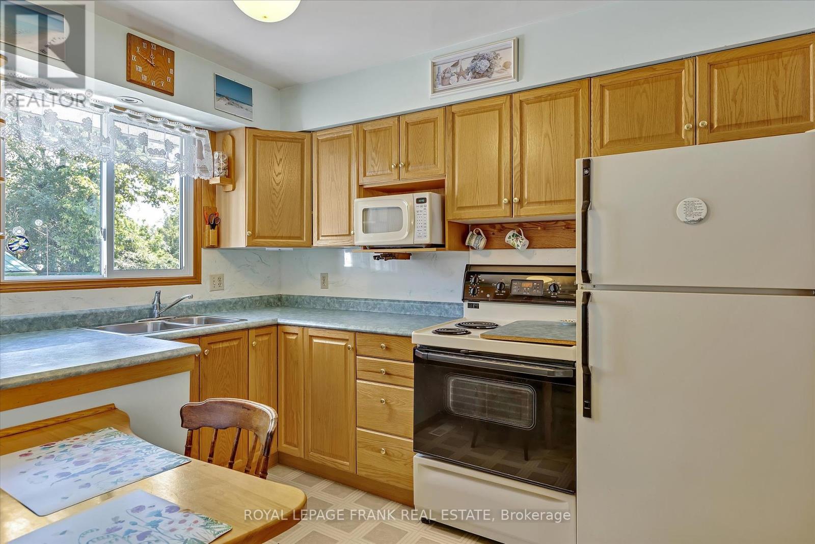 110 Greenhill Drive, Peterborough West (Central), Ontario  K9J 6E4 - Photo 9 - X12247291