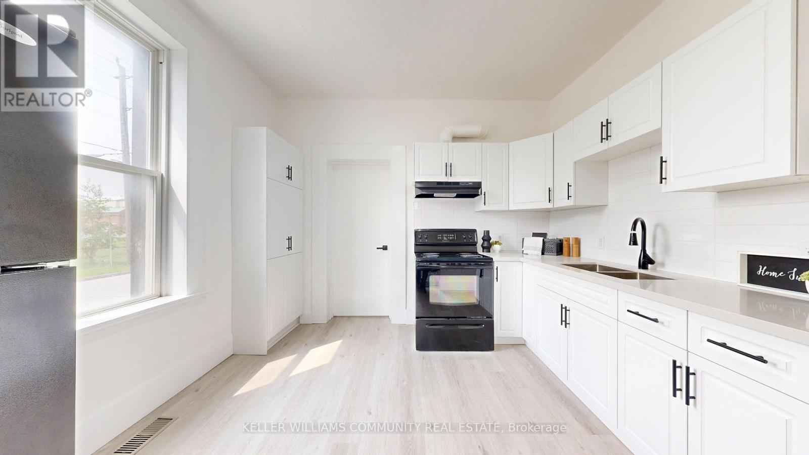 147 Park Place, Peterborough Central (South), Ontario  K9J 3V8 - Photo 13 - X12247507