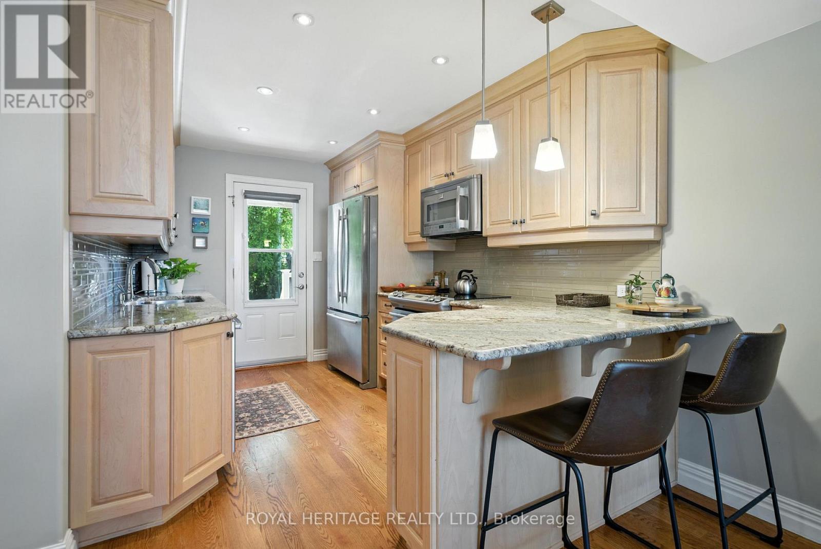713 Maryland Avenue, Peterborough Central (South), Ontario  K9J 4P5 - Photo 7 - X12247749