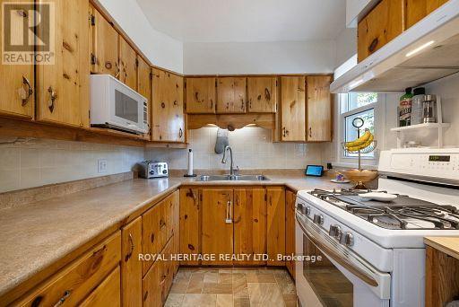 693 Hawley Street, Peterborough South (West), Ontario  K9J 4C7 - Photo 14 - X12248014