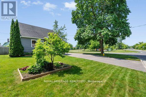693 Hawley Street, Peterborough South (West), Ontario  K9J 4C7 - Photo 3 - X12248014