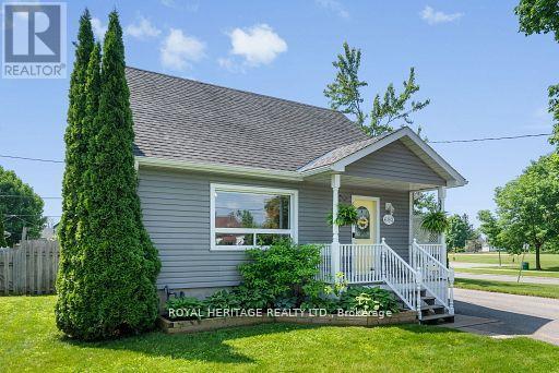 693 Hawley Street, Peterborough South (West), Ontario  K9J 4C7 - Photo 4 - X12248014
