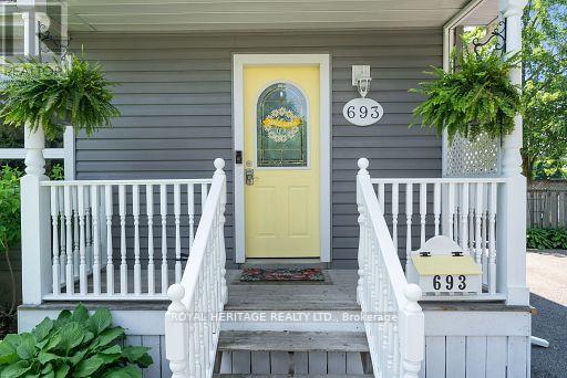 693 Hawley Street, Peterborough South (West), Ontario  K9J 4C7 - Photo 5 - X12248014