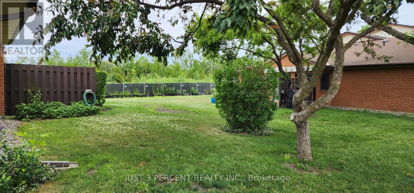 26 - 36 Champlain Crescent, Peterborough North (University Heights), Ontario  K9L 1T1 - Photo 46 - X12248568