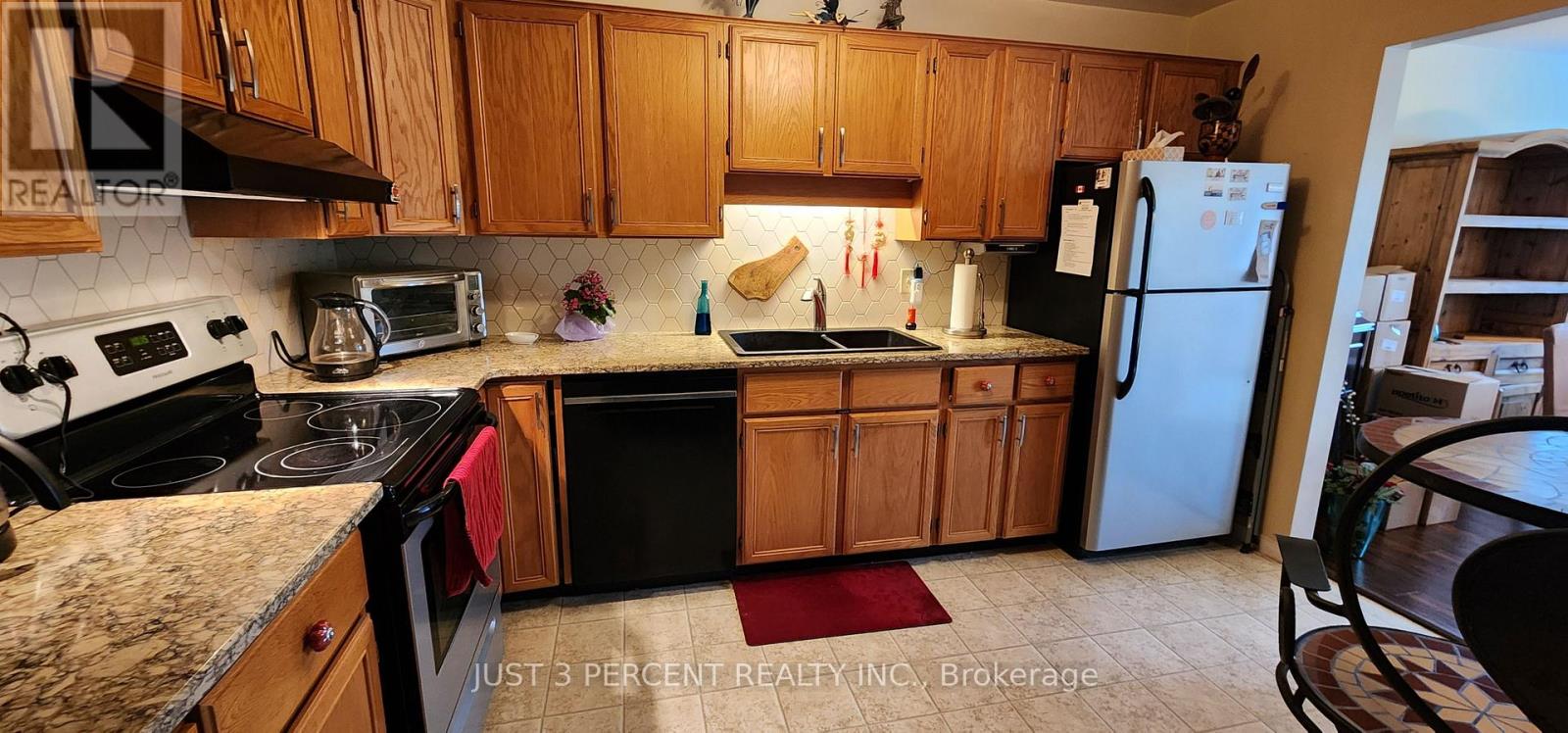 26 - 36 Champlain Crescent, Peterborough North (University Heights), Ontario  K9L 1T1 - Photo 6 - X12248568