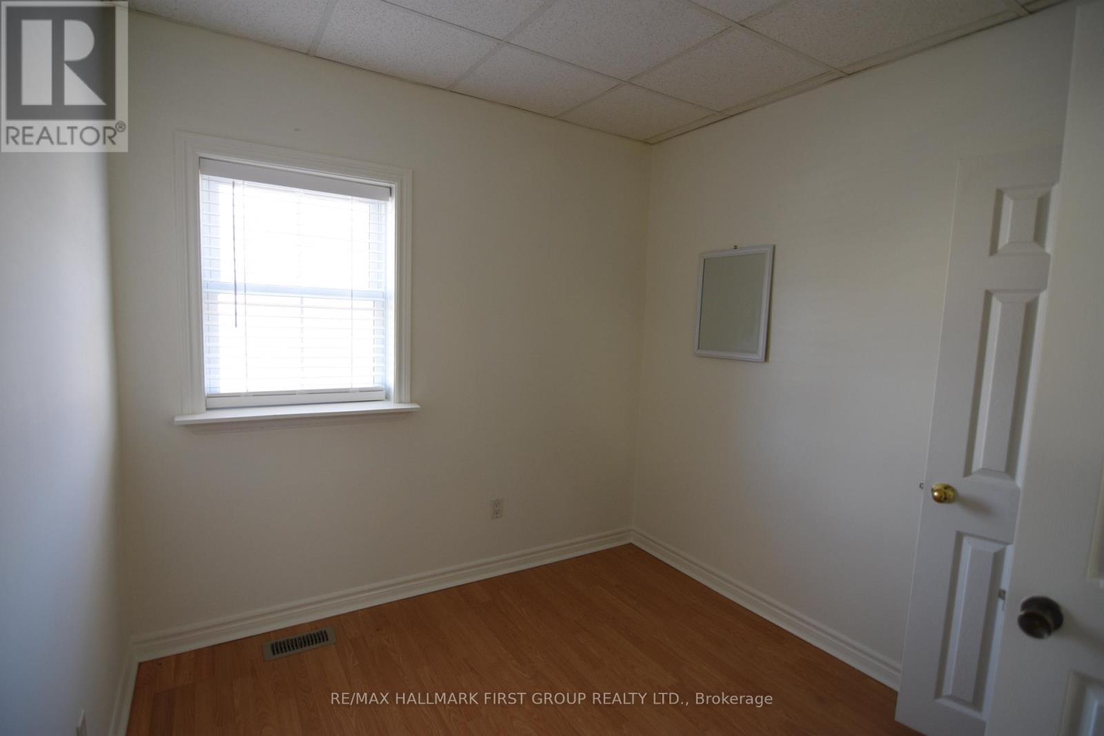 Main - 509 Parnell Street, Peterborough Central (South), Ontario  K9J 4J3 - Photo 4 - X12248556