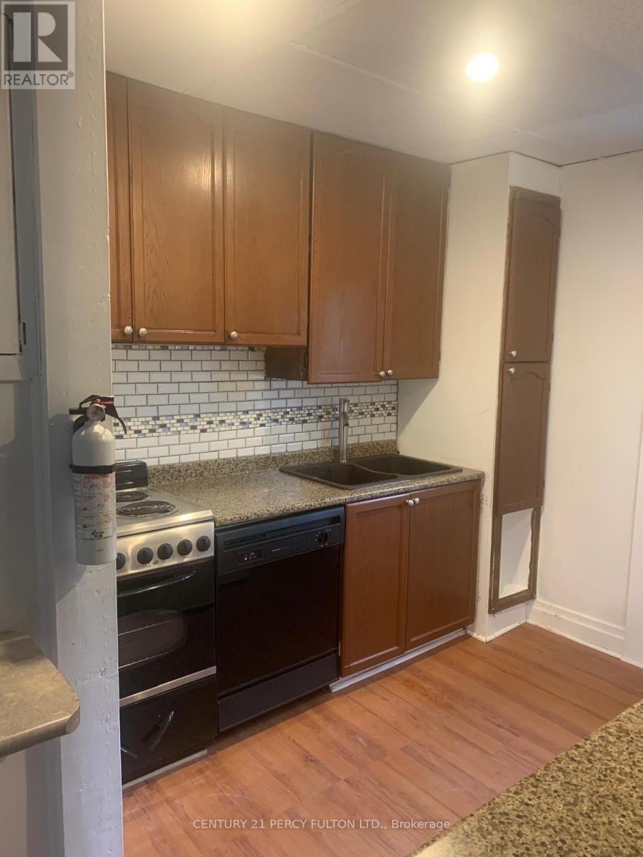 541 Aylmer Street N, Peterborough Central (North), Ontario  K9H 3W6 - Photo 15 - X12248721