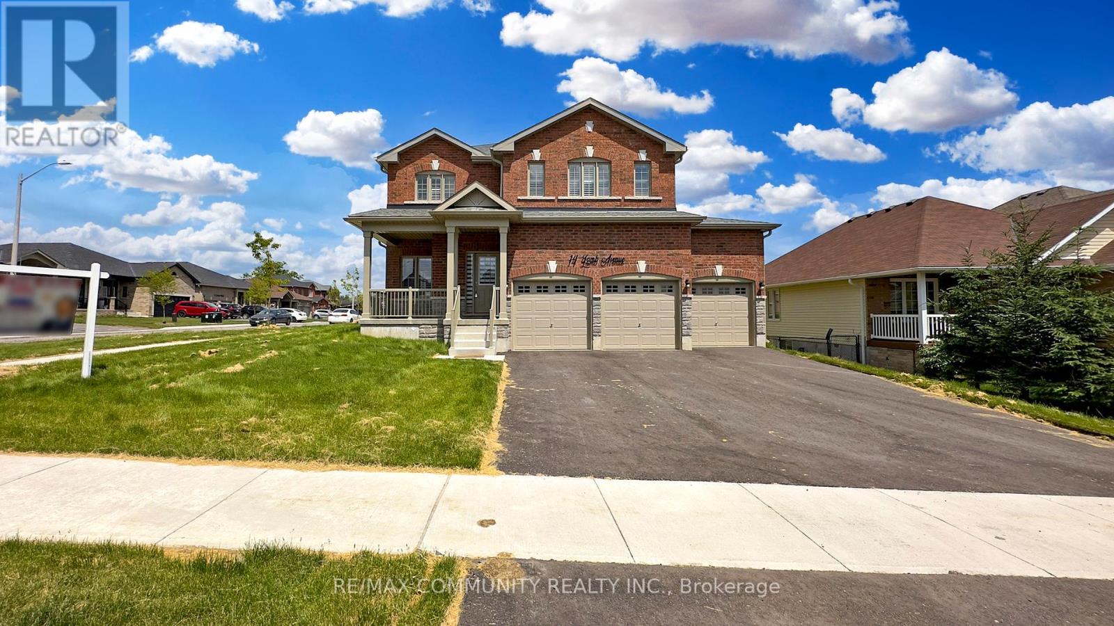 14 Lamb Avenue, Kawartha Lakes (Lindsay), Ontario  K9V 0J3 - Photo 1 - X12248789