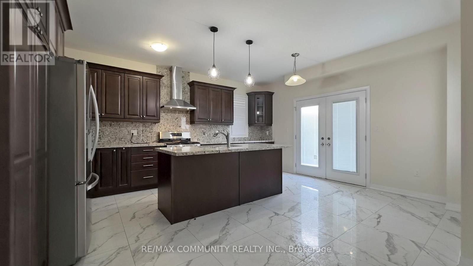 14 Lamb Avenue, Kawartha Lakes (Lindsay), Ontario  K9V 0J3 - Photo 10 - X12248789