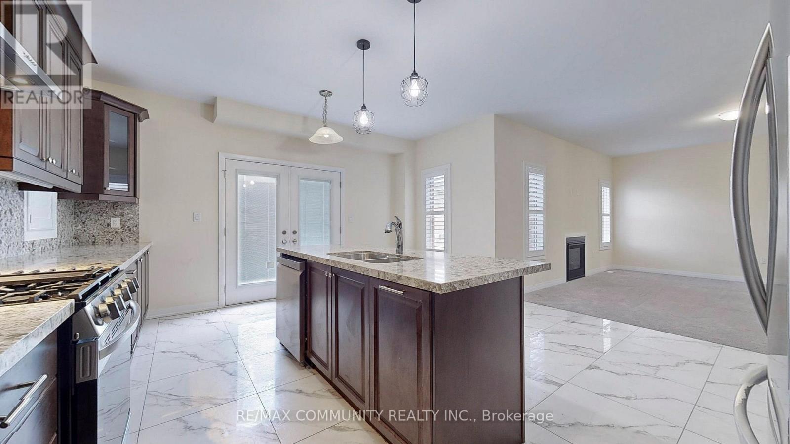 14 Lamb Avenue, Kawartha Lakes (Lindsay), Ontario  K9V 0J3 - Photo 11 - X12248789