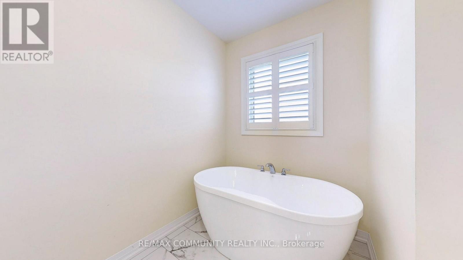 14 Lamb Avenue, Kawartha Lakes (Lindsay), Ontario  K9V 0J3 - Photo 21 - X12248789