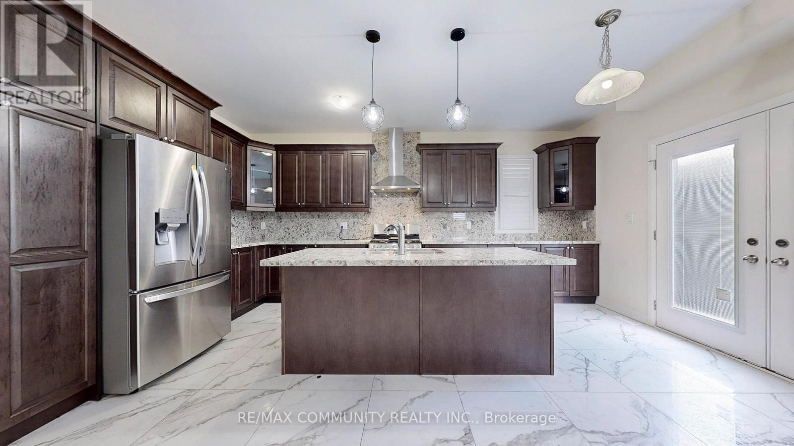 14 Lamb Avenue, Kawartha Lakes (Lindsay), Ontario  K9V 0J3 - Photo 9 - X12248789