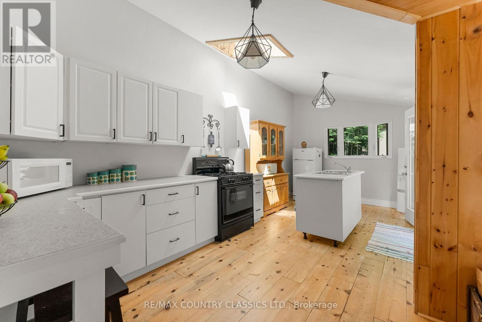 178 Jamieson Lane, Bancroft (Dungannon Ward), Ontario  K0L 2L0 - Photo 30 - X12249143