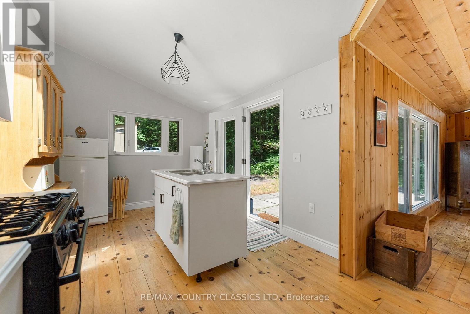 178 Jamieson Lane, Bancroft (Dungannon Ward), Ontario  K0L 2L0 - Photo 31 - X12249143